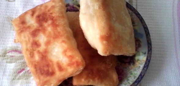 Слойки с колбасой и сыром