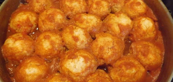 Фрикадельки из щуки в томате с желтым карри и мадерой