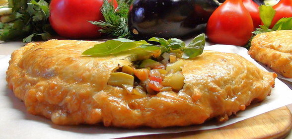 Овощное рагу в домашнем слоёном тесте. Пирог с тушёными овощами