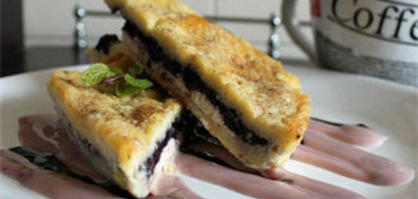 Французский тост с черникой и творожным сыром