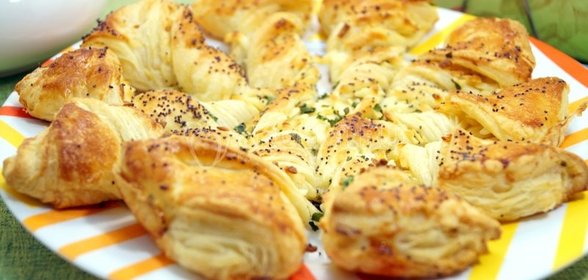 Пирог «Завитушка» с сыром и зеленью