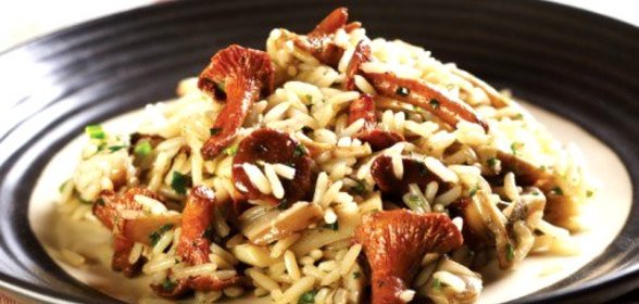 Ризотто с лисичками, луком-шалотом и пармезаном