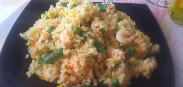 Булгур с креветками и овощами