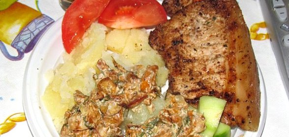 Лисички в сметанном соусе