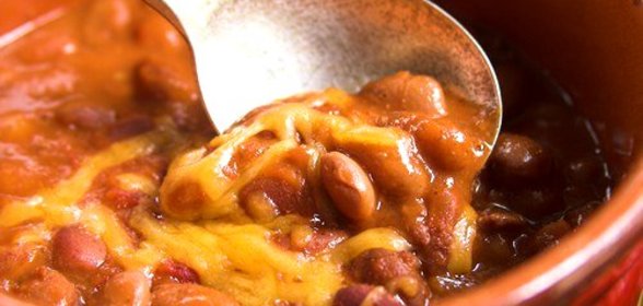 Быстрая закуска из фасоли под сырной корочкой