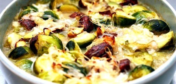 Брюссельская капуста и каштаны в соусе из коричневого масла