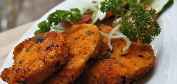 Сырные шарики в арахисе