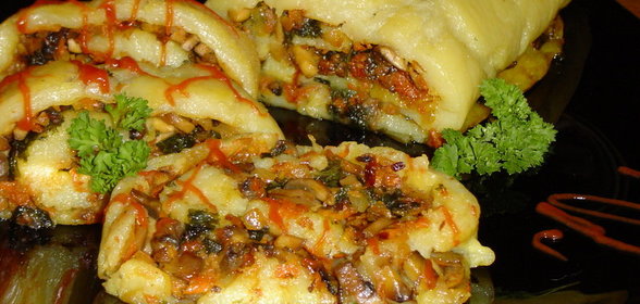 Постный картофельный рулет с грибами и овощами