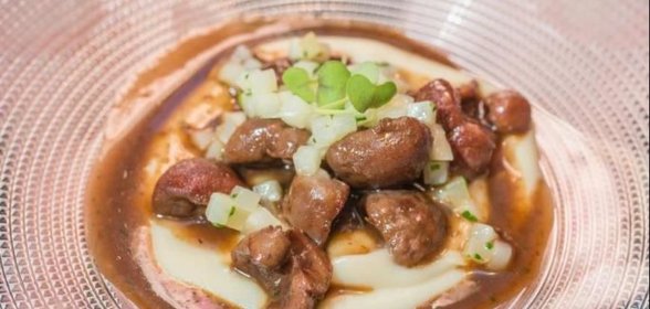 Почки в хересе с пармантье из сельдерея