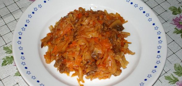 Капуста, тушеная с грибами