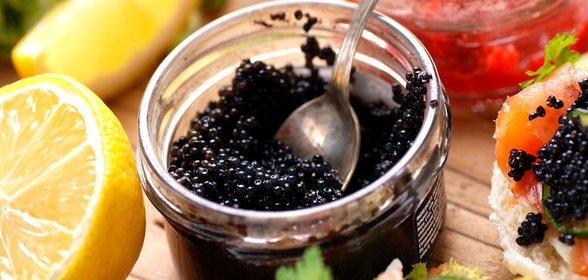 Бутерброд с черной икрой