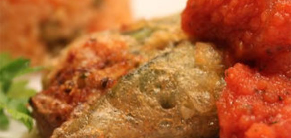 Чили поблано, фаршированный креветками и сыром