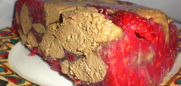 Террин из куриной печени с мартини и малиной