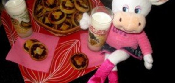 Творожное печенье с вишневой начинкой