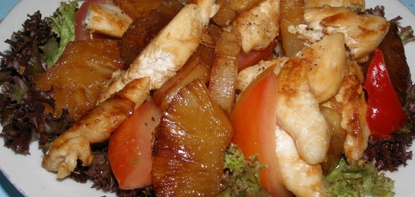салат с курицей и ананасом