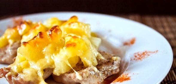 Мясо по-французски с ананасом