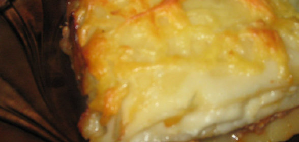 Мясная лазанья с грибами и соусом бешамель