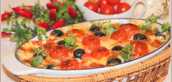 Филе трески, запеченное с моцареллой, оливками и помидорами