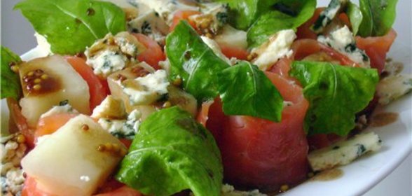 Рулетики из семги с дыней