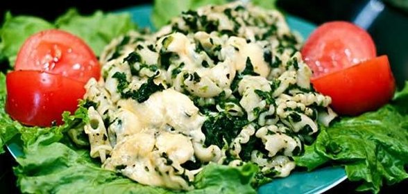 Макароны со шпинатом под сыром