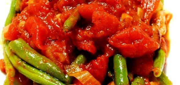 Зеленая фасоль с сальсой