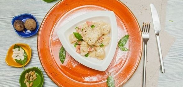 Итальянские картофельные клецки ньокки с ветчиной