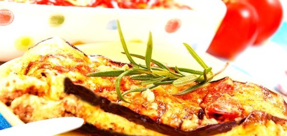 Мусака с твердым сыром