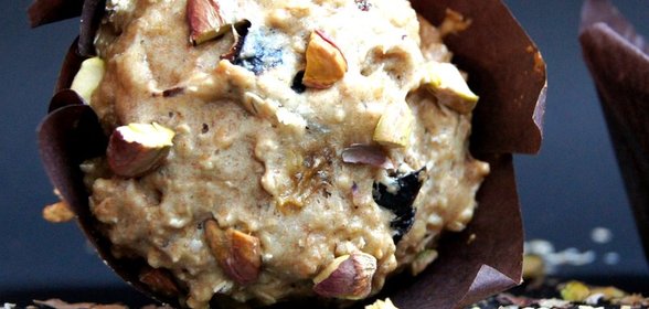 Цельнозерновые маффины с овсяными хлопьями, черносливом и миндалем