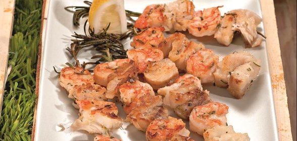 Шашлыки из рыбы с креветками