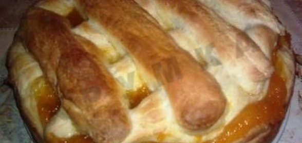 Сладкий постный пирог с вареньем