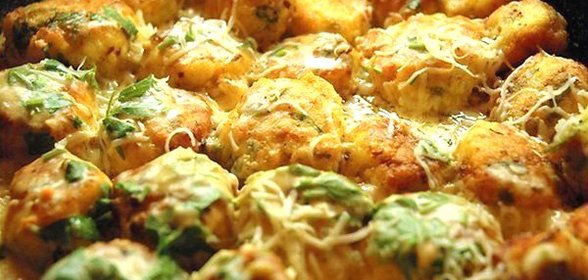 Куриные шарики в сливочном соусе с сыром