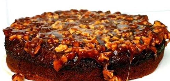 Перевернутый банановый пирог с ореховой карамелью