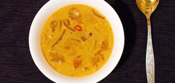 Экзотический суп с курицей и ананасами