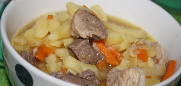 Рагу со свининой, говядиной, картофелем и репой