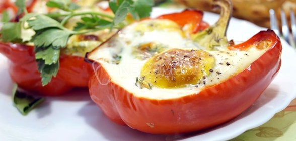 Перец в духовке с сыром и яйцом