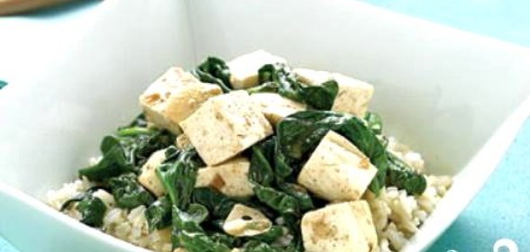 Шпинат с тофу и рисом