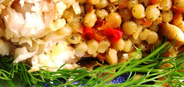 Лещ, фаршированный птитимом с овощами