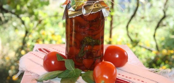 Помидоры вяленые с базиликом