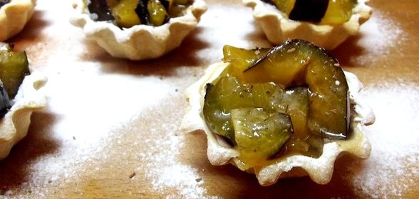 Тарталетки со сливой и специями