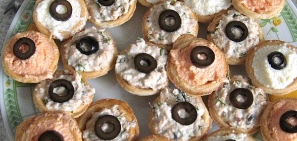 Бутерброды с икрой мойвы