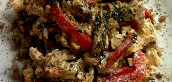 Курица по‑строгановски с лисичками