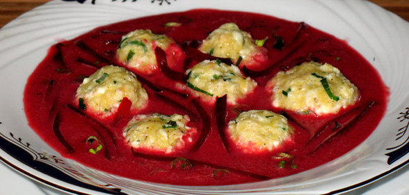 Суп-пюре из запечёной свеклы с сырными клёцками