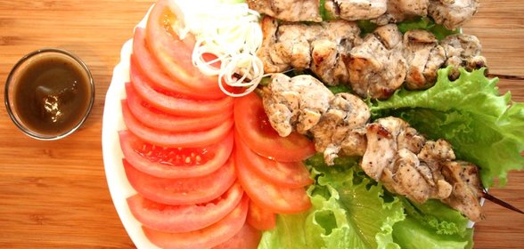 Куриные шашлычки, маринованные в ткемали