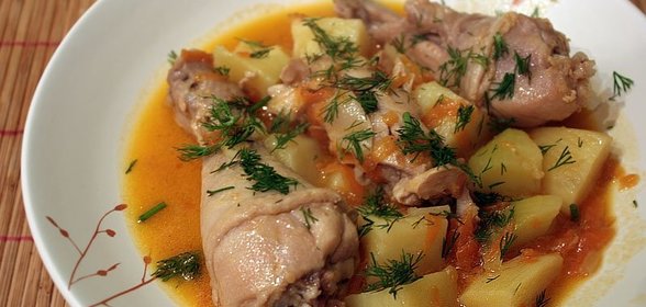 Тушеная капуста с картошкой и курицей