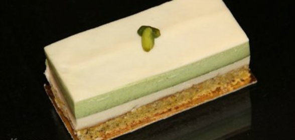 Фисташковое пирожное с зеленым чаем