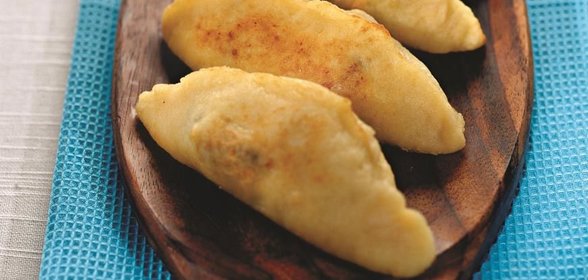 Картофельные пирожки с черносливом