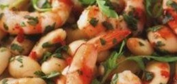 Острые креветки с фасолью и лаймом