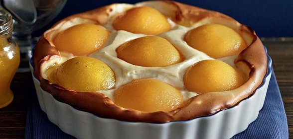 Сырный пирог с персиками и карамелью