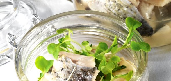 Маринованные треска и белый амур с лимонами