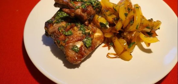 Свиные ребрышки с ароматными травами и болгарским перцем